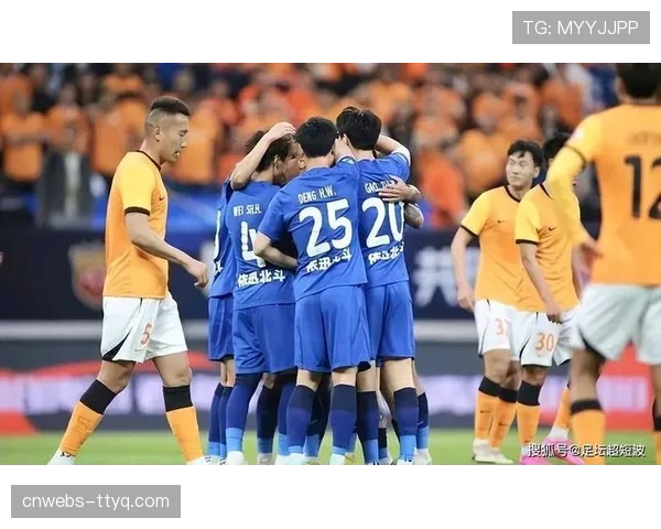 战术板：解析成都蓉城新赛季的“3-4-3”高压体系